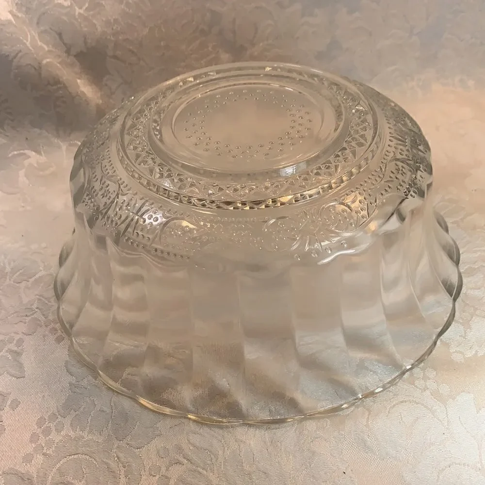 Glass Ware 9 Inch Glass Serving Bowl Ribbed Edges Textured Bottom Hand Wash Only